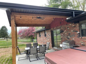 Private 4 Bedroom Home with a hot tub